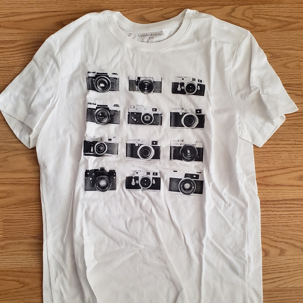 Banana republic photographer tee. New with tag